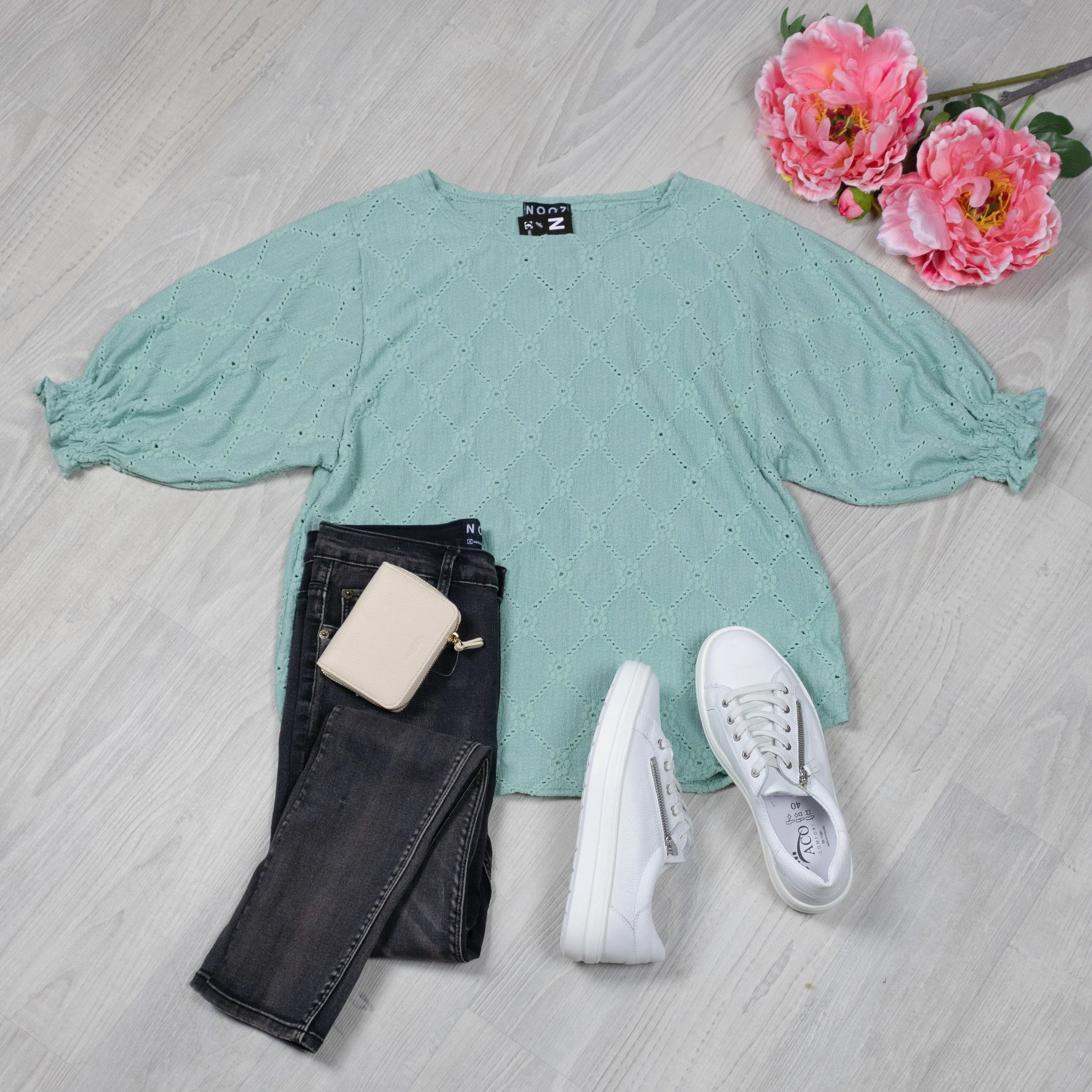 Broderie Anglaise Textured Lilly Top - Mint