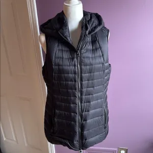 Calvin Klein women’s Black Puffer Vest Hood sleeveless size large jacket