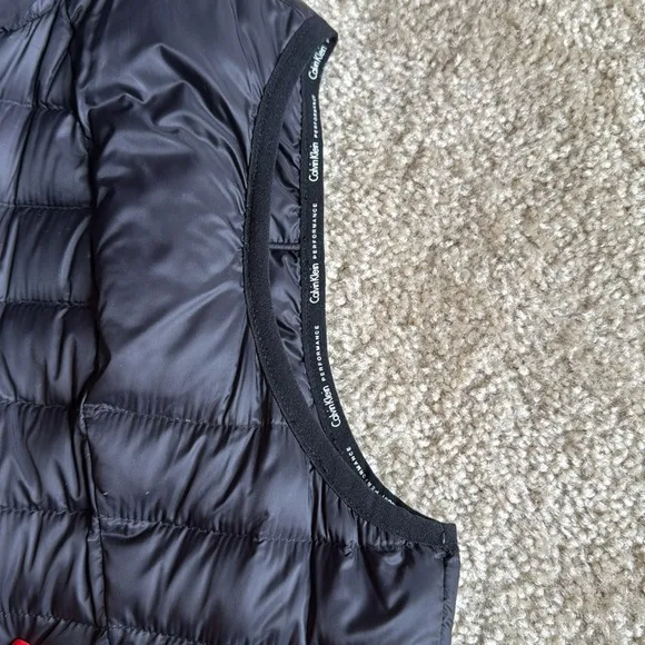 Calvin Klein women’s Black Puffer Vest Hood sleeveless size large jacket
