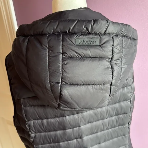 Calvin Klein women’s Black Puffer Vest Hood sleeveless size large jacket