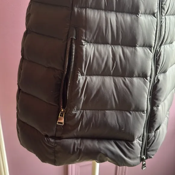 Calvin Klein women’s Black Puffer Vest Hood sleeveless size large jacket