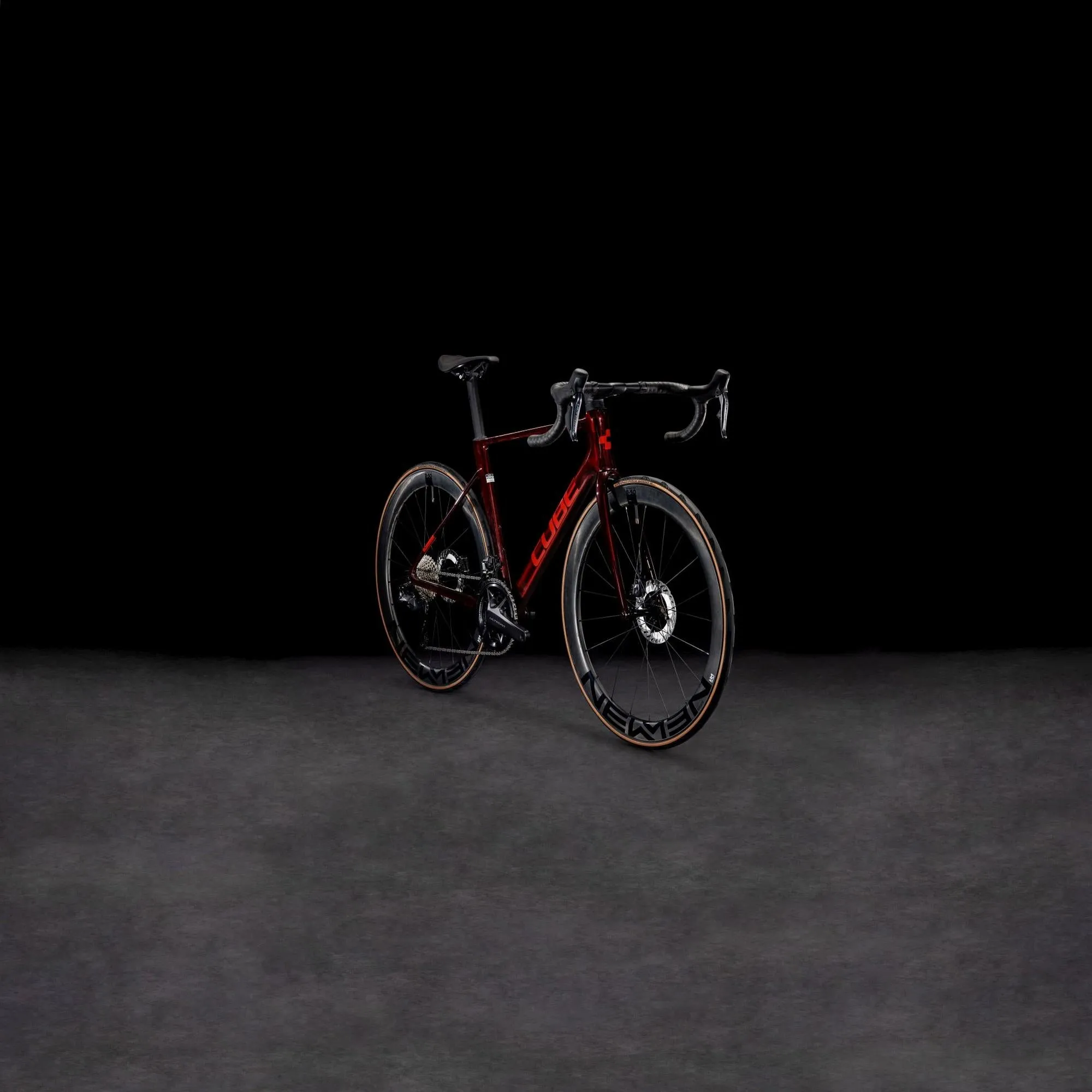 CUBE LITENING AIR C:68X RACE LIQUIDRED/CARBON