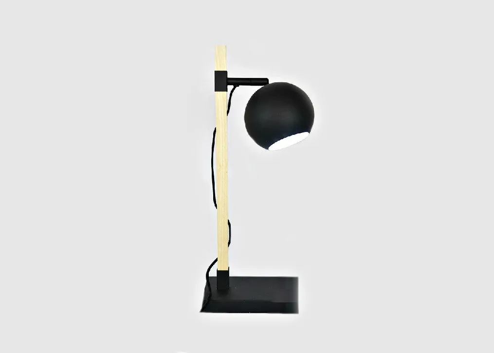 í_ga Desk Lamp