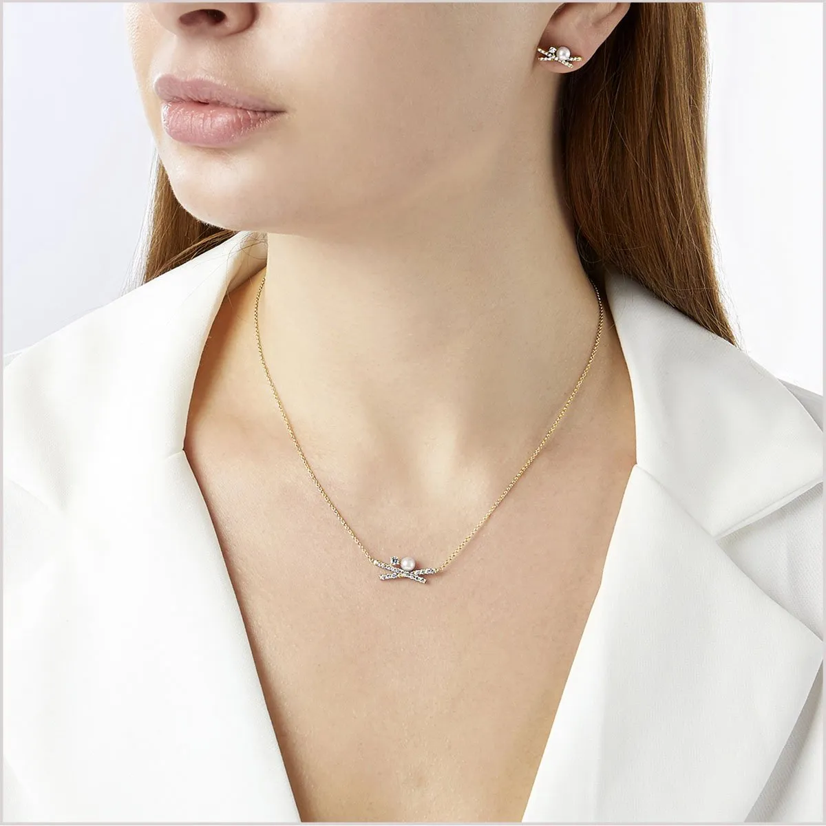 Sleek Akoya Pearl and Diamond Necklace in 18ct Gold