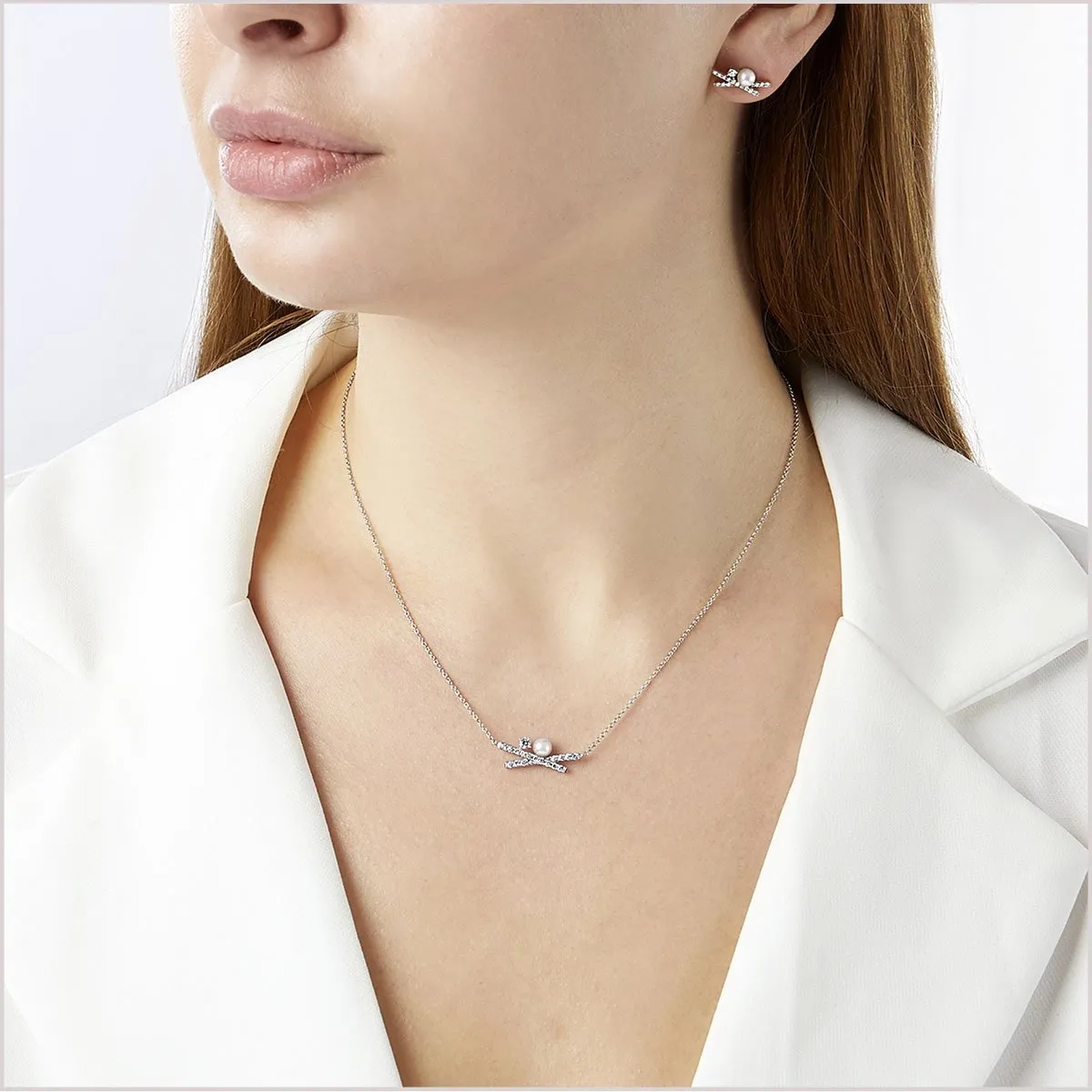 Sleek Akoya Pearl and Diamond Necklace in 18ct Gold